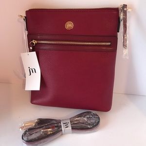 Jessica Moore Crossbag Berry new with tags has cover bag